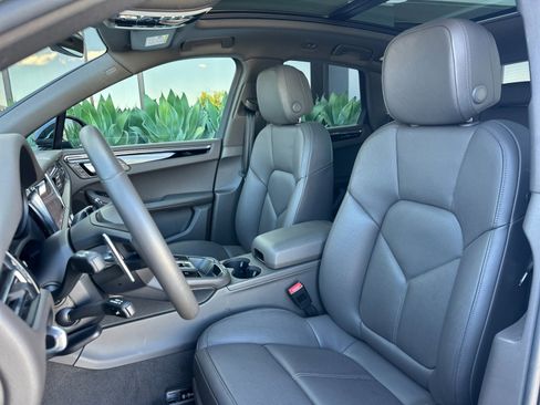 Used 2025 Porsche Macan w/ Premium Package Plus AWD/4WD image 5