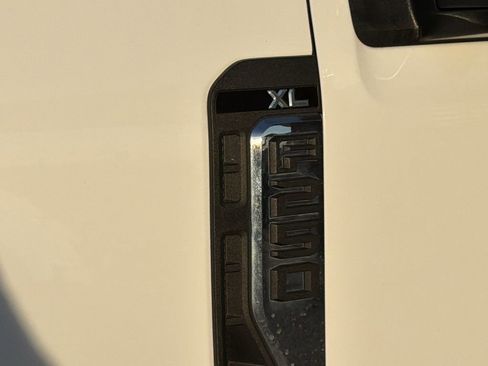 Used 2024 Ford F250 XL w/ XL Chrome Package image 5