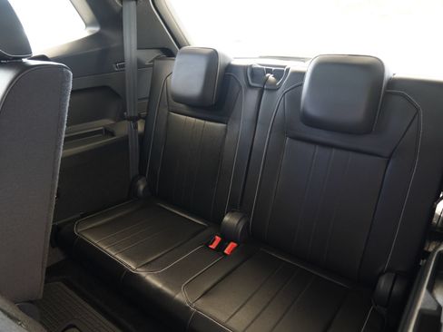 Certified 2024 Volkswagen Tiguan SE R-Line FWD image 31