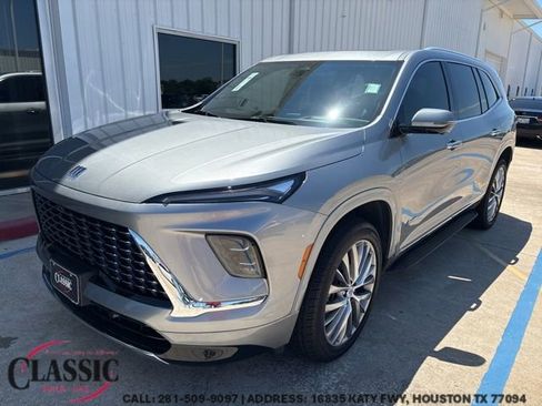 Used 2025 Buick Enclave Avenir AWD/4WD image 1