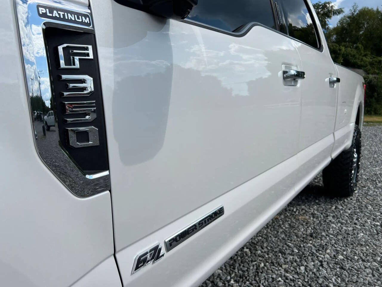 Used 2019 Ford F350 Platinum w/ Platinum Ultimate Package AWD/4WD image 11