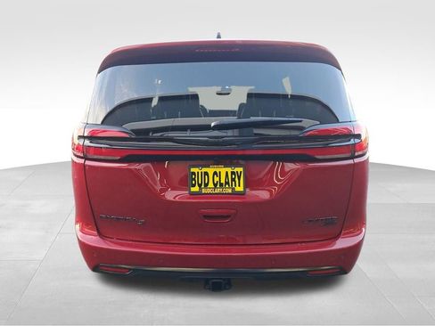 New 2026 Chrysler Pacifica Limited w/ Uconnect Theater Family Group AWD/4WD image 4