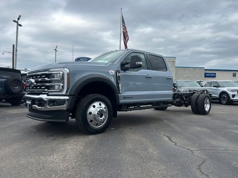 New 2026 Ford F550 4x4 Crew Cab image 3