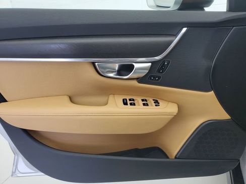 Used 2017 Volvo V90 T6 Cross Country image 21
