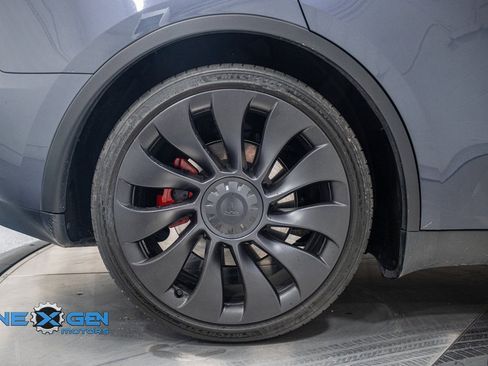 Used 2023 Tesla Model Y Performance image 42