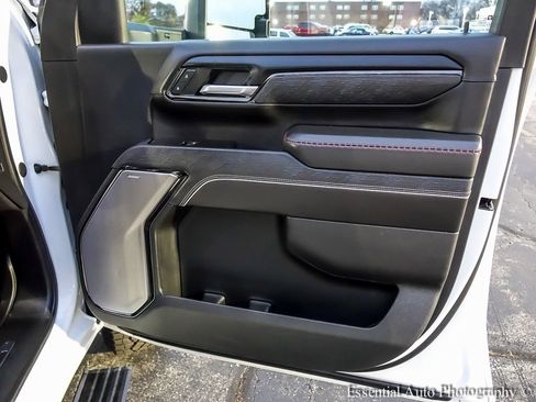 Used 2024 GMC Sierra 2500 AT4X image 25