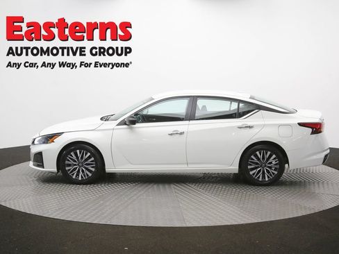 Used 2025 Nissan Altima 2.5 SV FWD image 59