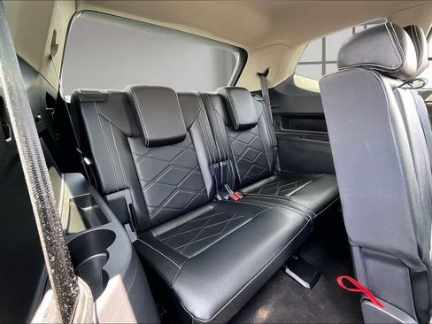 Used 2025 Volkswagen Atlas SE AWD/4WD image 28