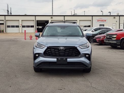 Used 2023 Toyota Highlander XLE FWD image 6