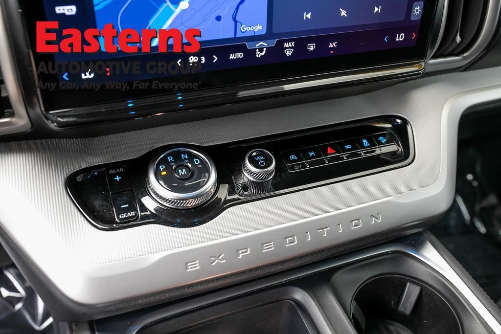 Used 2025 Ford Expedition Active AWD/4WD image 20