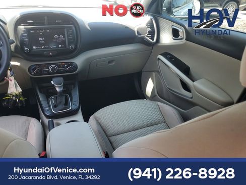 Used 2023 Kia Soul LX w/ LX Technology Package FWD image 17