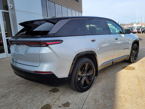 Used 2024 Jeep Wagoneer Launch Edition image 4