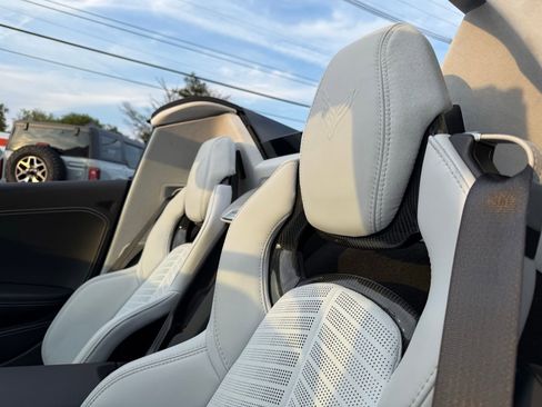 Used 2024 Chevrolet Corvette Stingray Premium Conv w/ Z51 Performance Package image 19