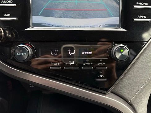 Used 2019 Toyota Camry SE image 21