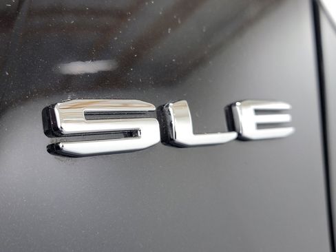 Used 2023 GMC Acadia SLE w/ Driver Convenience Package image 9