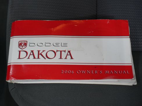 Used 2006 Dodge Dakota ST image 19
