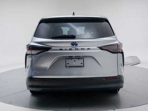 Used 2025 Toyota Sienna XLE FWD image 20