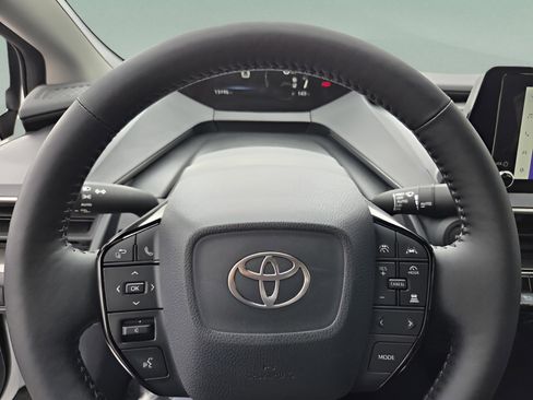 Used 2025 Toyota Prius XLE image 25