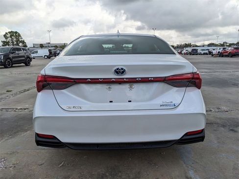 Used 2019 Toyota Avalon XLE w/ Moonroof Package image 5