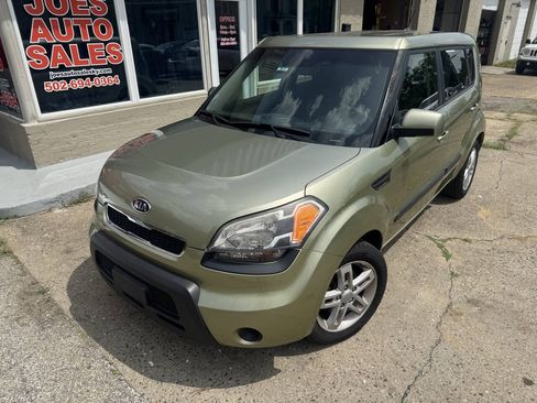 Used 2011 Kia Soul + w/ Audio Pkg FWD image 2