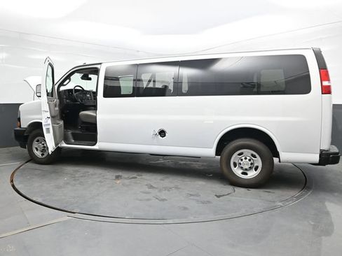 Used 2024 Chevrolet Express 3500 LS RWD image 43