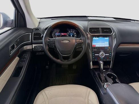 Used 2018 Ford Explorer Platinum image 27