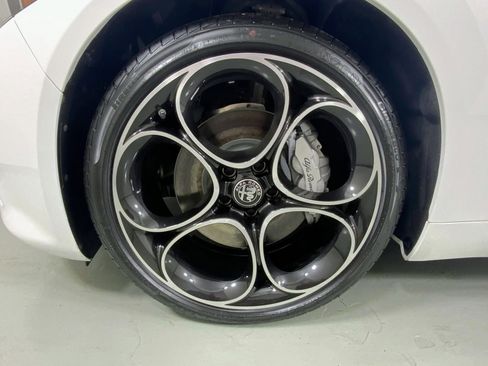 New 2024 Alfa Romeo Giulia Ti image 9