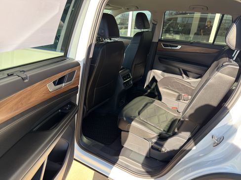 New 2026 Volkswagen Atlas SE image 9