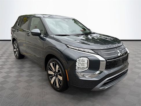 New 2026 Mitsubishi Outlander SE image 3