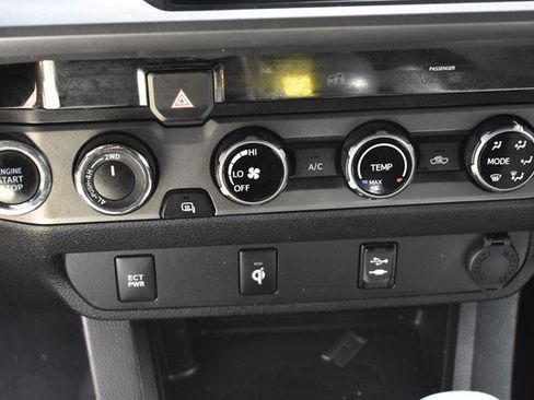 Used 2016 Toyota Tacoma TRD Sport w/ Towing Package AWD/4WD image 21