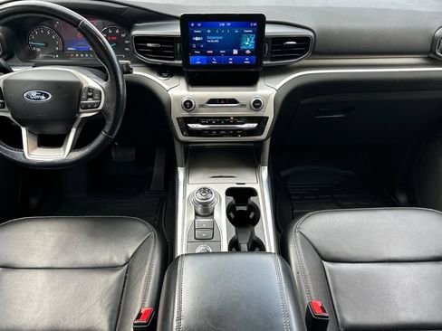 Used 2022 Ford Explorer XLT w/ Equipment Group 202A AWD/4WD image 13