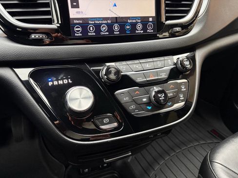 Used 2019 Chrysler Pacifica Touring-L w/ Advanced Safetytec Group image 36