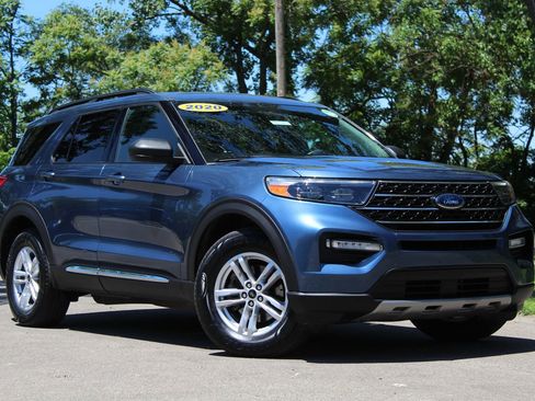 Used 2020 Ford Explorer XLT w/ Equipment Group 202A AWD/4WD image 1