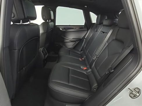 Certified 2025 Porsche Macan image 15
