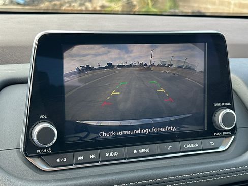 Used 2023 Nissan Rogue SV image 19