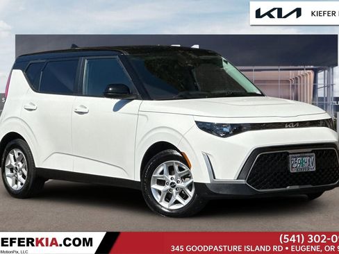 Used 2023 Kia Soul S FWD image 1
