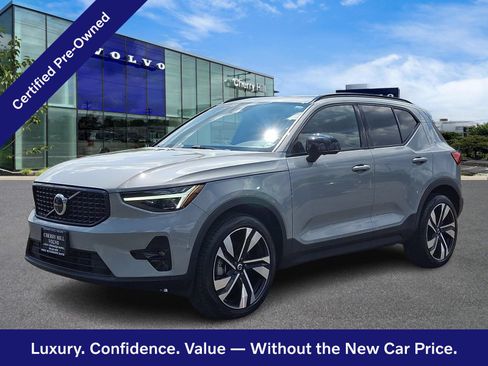 Certified 2024 Volvo XC40 B5 Ultimate w/ Protection Package Premier AWD/4WD image 3