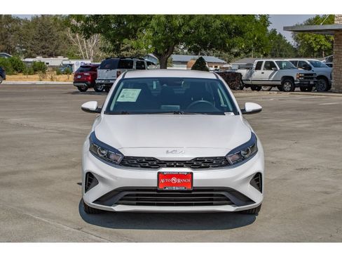 Used 2024 Kia Forte LXS w/ LXS Technology Package FWD image 3