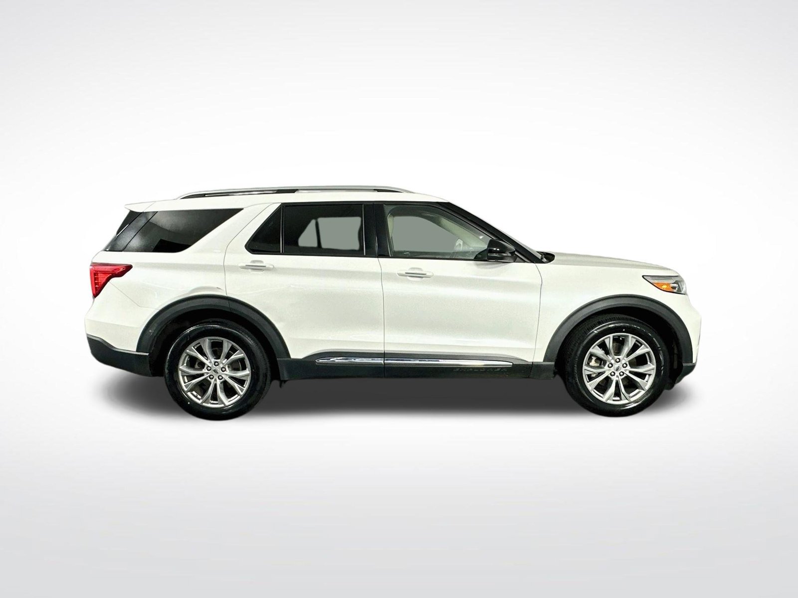 Used 2021 Ford Explorer Limited w/ Equipment Group 301A AWD/4WD image 9