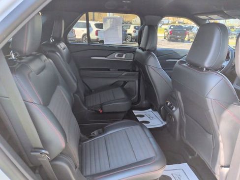 Used 2025 Ford Explorer ST-Line image 8