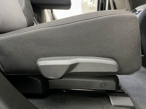 Used 2025 Chevrolet Blazer LT FWD image 18