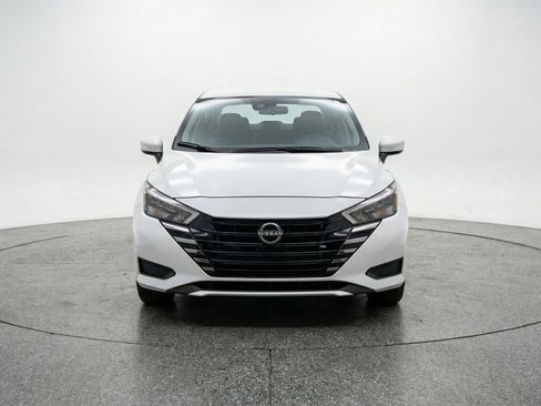 Used 2025 Nissan Versa SV image 2