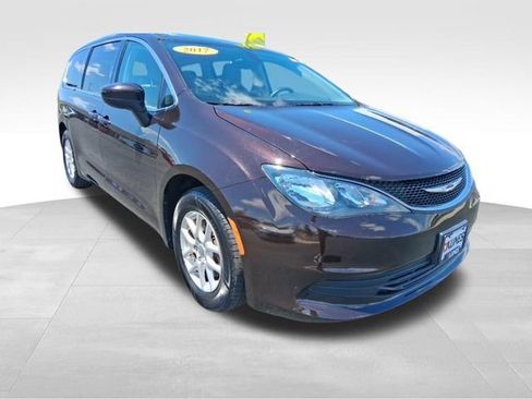 Used 2017 Chrysler Pacifica Touring FWD image 3