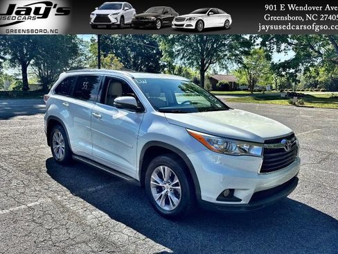 Used 2014 Toyota Highlander XLE image 1
