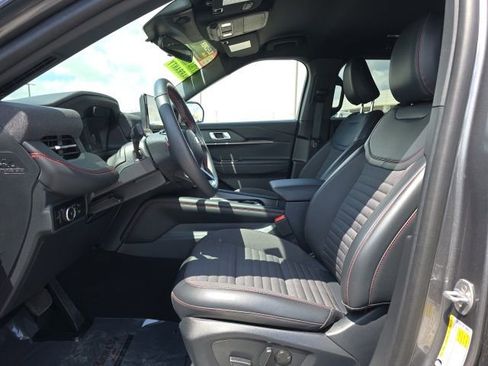 Used 2025 Ford Explorer ST-Line w/ ST-Line Street Pack AWD/4WD image 11