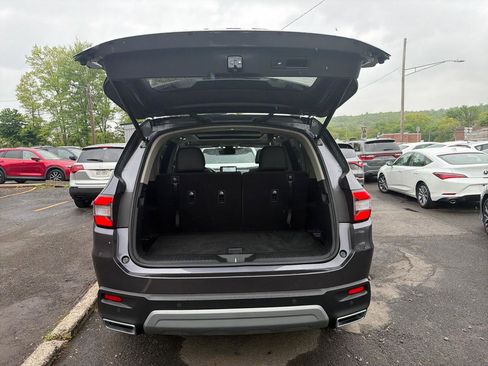 Used 2025 Honda Pilot Touring image 11