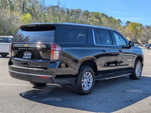 Used 2024 Chevrolet Suburban LT w/ Luxury Package RWD image 9