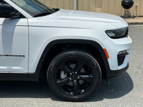 Used 2023 Jeep Grand Cherokee Limited w/ Luxury Tech Group II AWD/4WD image 46