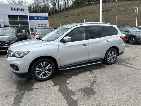 Used 2020 Nissan Pathfinder SV image 25