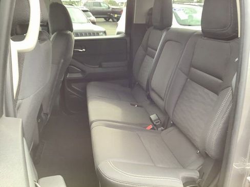 Used 2024 Nissan Frontier SV w/ Technology Package image 21